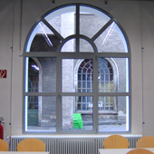 Großes Fenster aus Aluminium