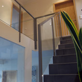 Geländer aus Glas und Metall